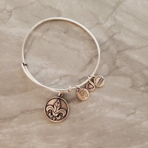 ⚜ Alex and Ani French Royalty Fleur de Lis Silver Expandable Charm Bracelet ⚜ - Picture 3 of 6